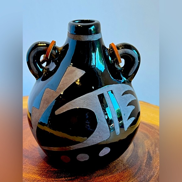 AZB Navajo Water Jug. Hand Coiled Black Deep Carved Pottery - Picture 3 of 4